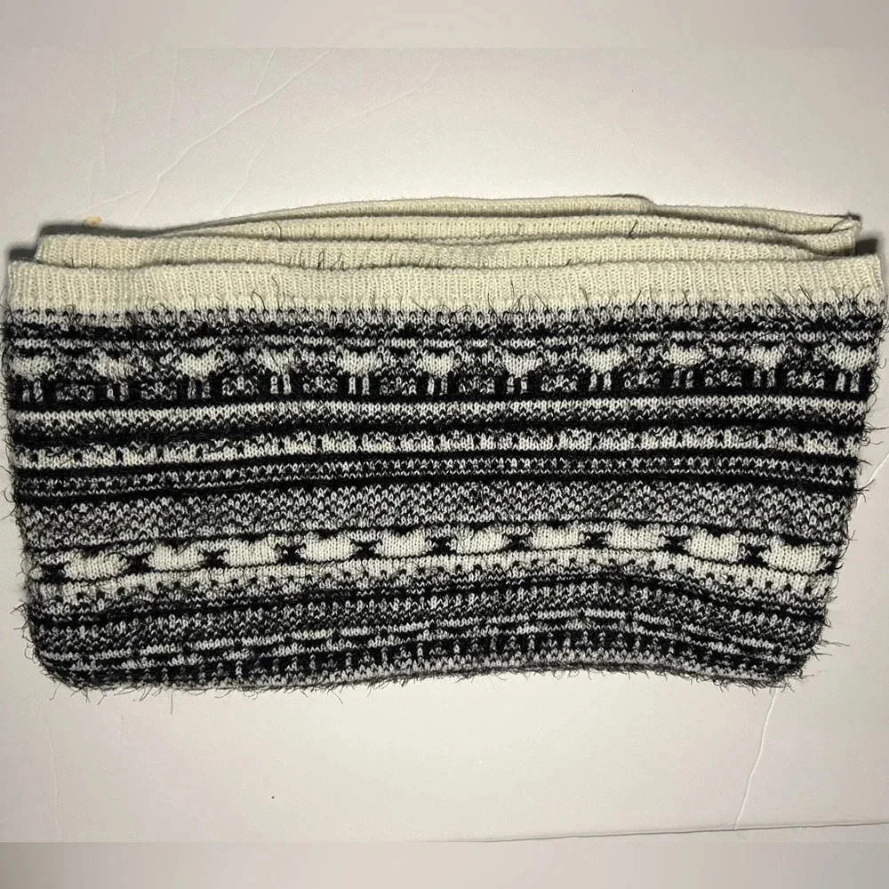 H&M infinity scarf black and white